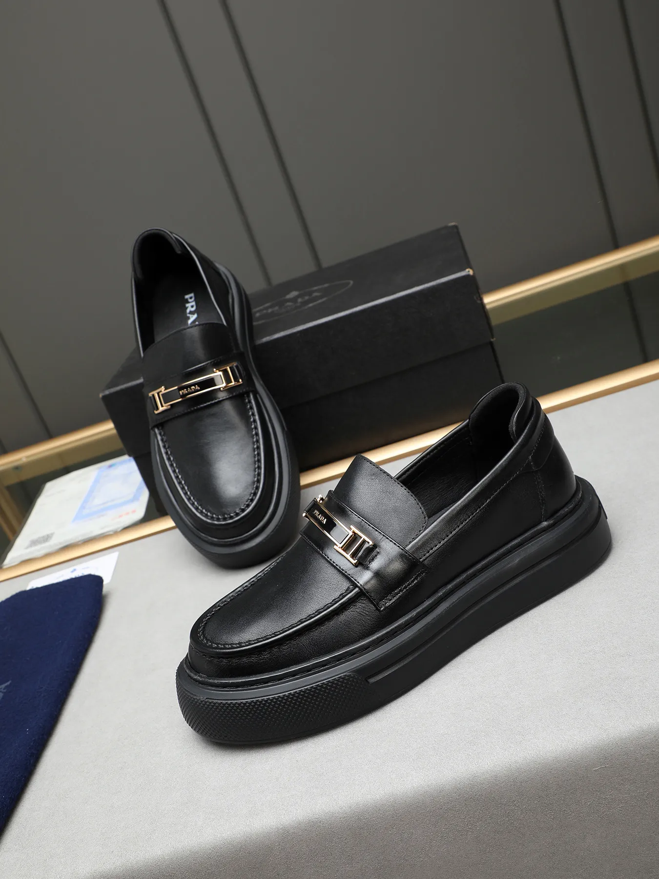 Men's Men's Shoes 💰500 Prada/Prada Men's new casual shoes, this upper is made of imported calfskin + sheep lining! The outsole is made of non-slip foam outsole, which feels good on your feet and is a fashionable and stylish item!  Size: 38-44 (45 customized)